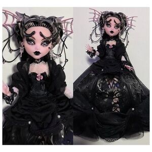 Monster High Vampire Heart Draculaura Doll by Mattel